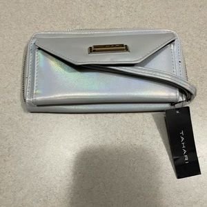 Tahari women’s wallet
